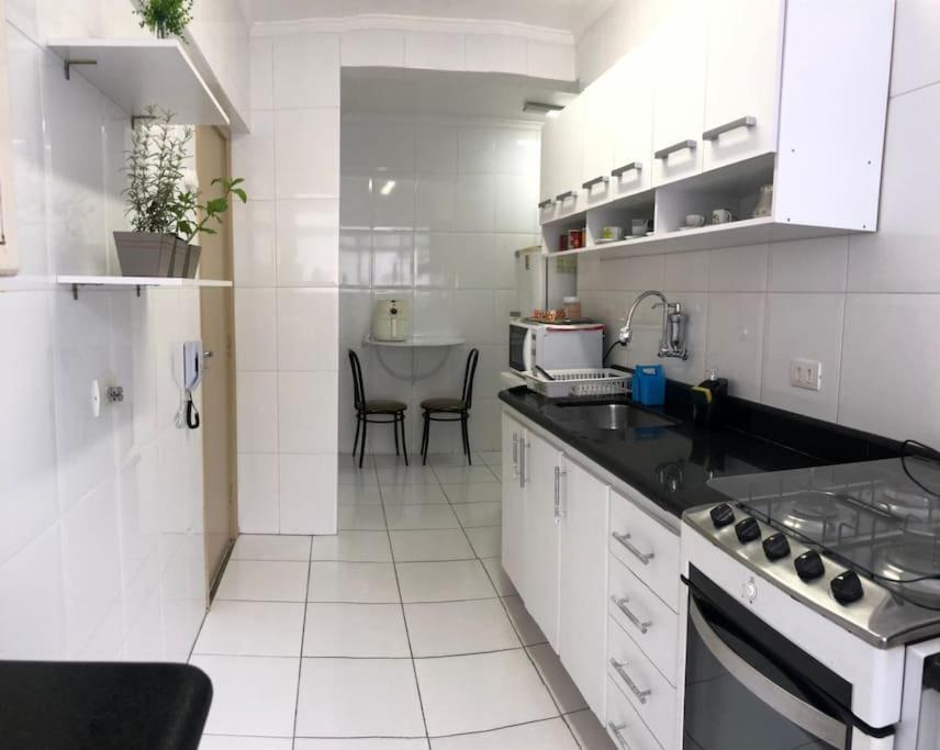 Apartamento Quadra Da Praia - Pitangueiras Гуаружа Экстерьер фото