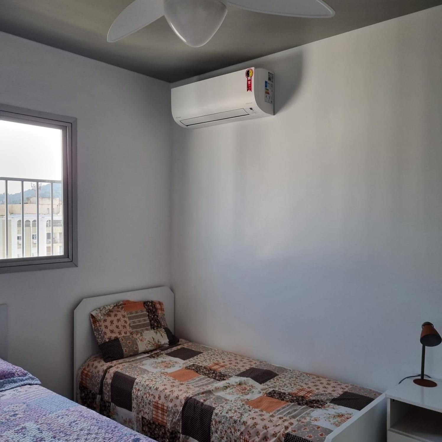 Apartamento Quadra Da Praia - Pitangueiras Гуаружа Экстерьер фото